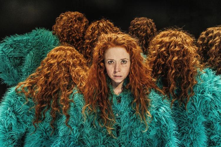 SUSET. Johanne Louise Schmidt spiller misbrugeren Emma, der gerne vil være stoffri, men på den anden side hller ikke vil være en af 'de kedelige'. 