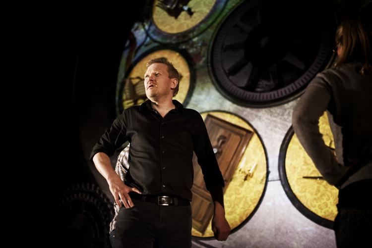 Hjemvendt. Dette bliver et af Kasper Holtens første projekter, efter at han fratræder sin stilling som operachef i London. 