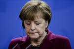 Alene. Kansler Merkel oplever med flygtningekrisen, at de andre landes ledere vender hende ryggen. Men der er næppe en anden til at overtage lederrollen i EU. 
