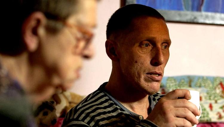 Alkohol. Henry er en de medvirkende i serien 'Tro, håb og alkohol', der kan fortælle om, hvordan et liv kan gå i stykker på grund af druk. 