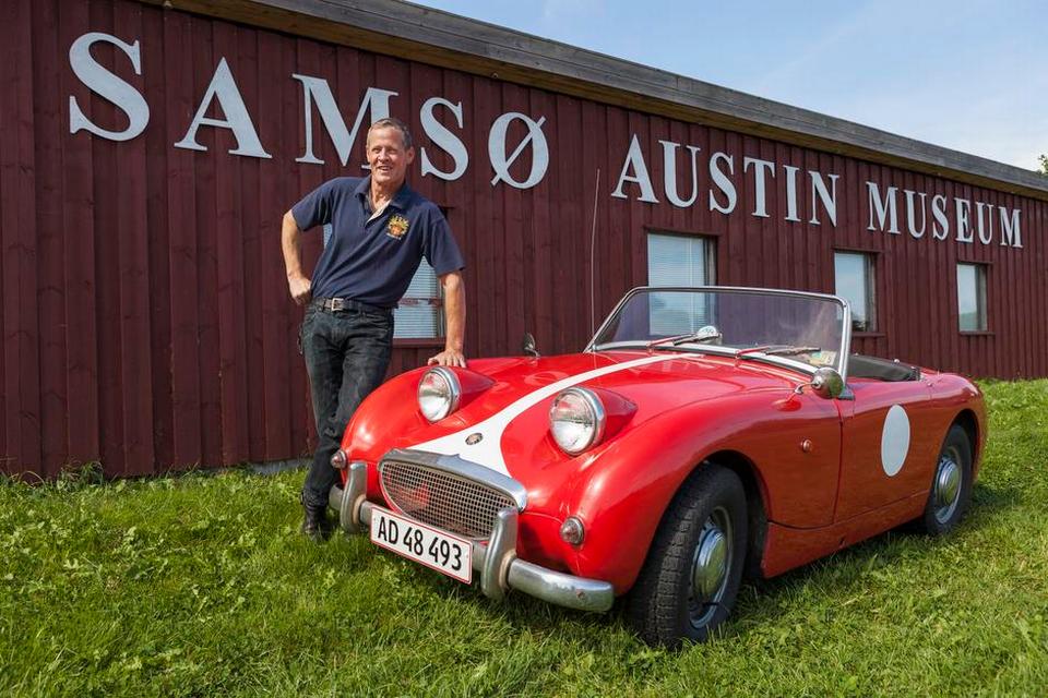 SLUT. Det har været et slags livsværk for Stefan Wolffbrandt at opbygge Austin-museet på Samsø. Men nu sælger han det hele. Uden bitterhed, selv om det er SKAT, der har tvunget ham til det. 