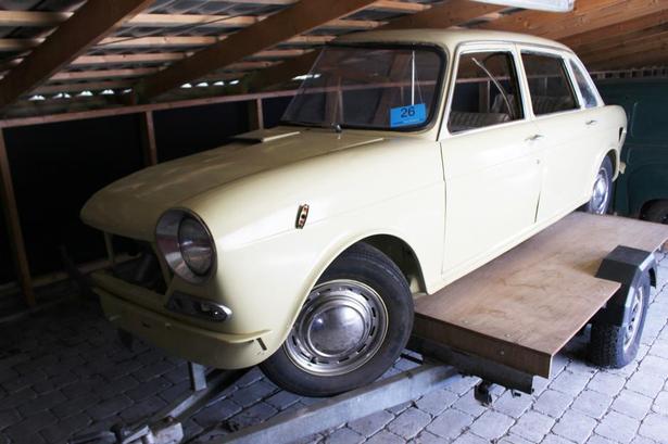 LUKSUS. Austin 1800 var bilen for borgerskabet. Den havde enorm benplads både for og bag. 