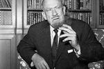 John Steinbeck. Forfatteren, som blandt andet skrev 'Vredens druer', blev tildelt Nobelprisen i litteratur i 1962. 