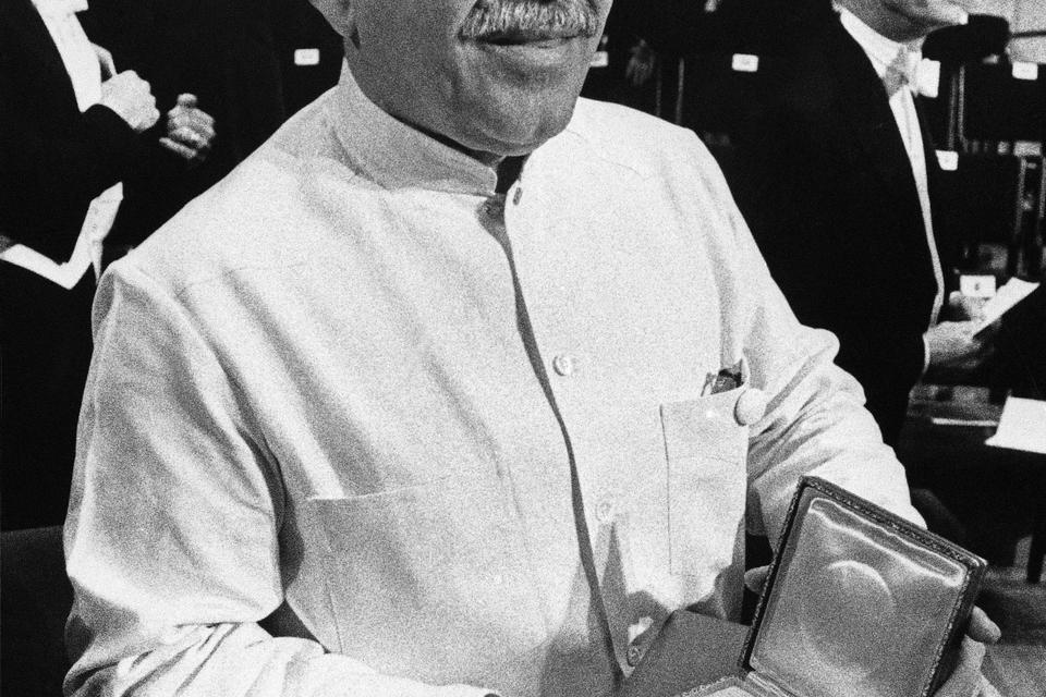 Gabriel Garcia Marquez. Den colombianske forfatter, som står bag 'Kærlighed i koleraens tid', vandt prisen i 1982. 
