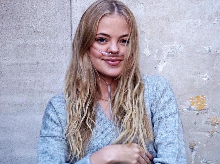 SYG. Nikoline Iversen er en af de ca. 400 danskere, der lever med sygdommen cystisk fibrose. Hun har akut brug for nye lunger. 
