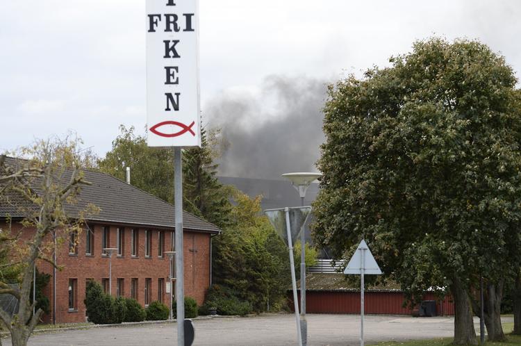 alarm. Bliv indendøre og luk vinduerne lyder opfordringen til borgerne i Frederiksværk. 
