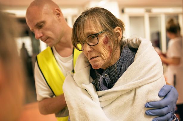 Nogle patienter kom med ambulancer. Andre blev ledsaget gående ind på akutmodtagelsen. Og så var der 'kvæstede', der selv dukkede op uvarslet. 