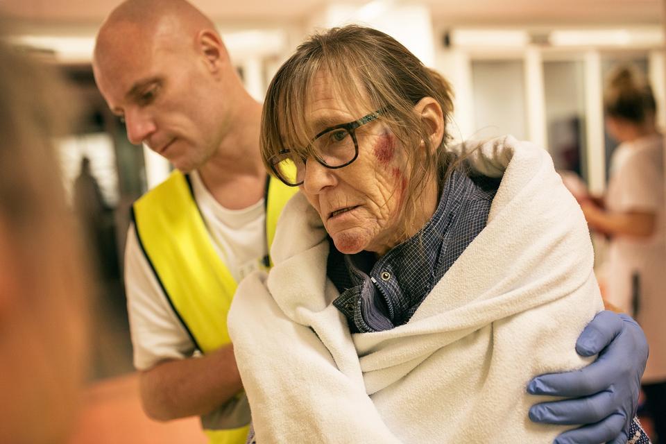 Nogle patienter kom med ambulancer. Andre blev ledsaget gående ind på akutmodtagelsen. Og så var der 'kvæstede', der selv dukkede op uvarslet. 
