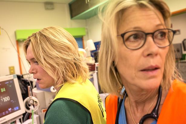 Men personalet håndterede eksplosionen i mængden af patienter med professionalisme og ro midt i det kaos, der opstod på de smalle gange. 