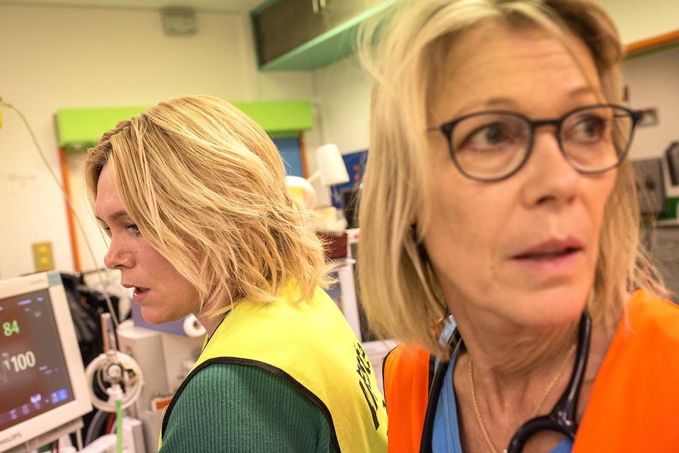 Men personalet håndterede eksplosionen i mængden af patienter med professionalisme og ro midt i det kaos, der opstod på de smalle gange. 
