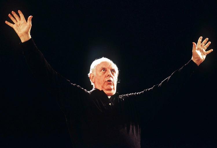 Hyldet. Den italienske multikunstner Dario Fo er død i Milano i en alder af 90 år. 