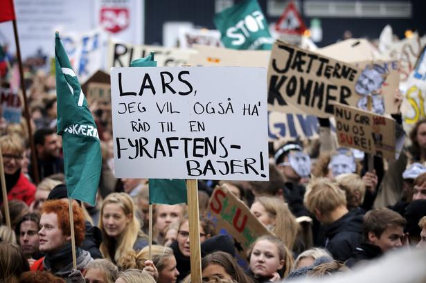 Demonstrationer mod nedskæringer på uddannelse