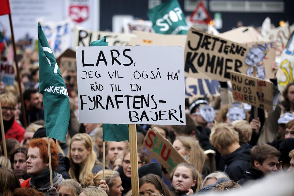 Demonstrationer mod nedskæringer på uddannelse
