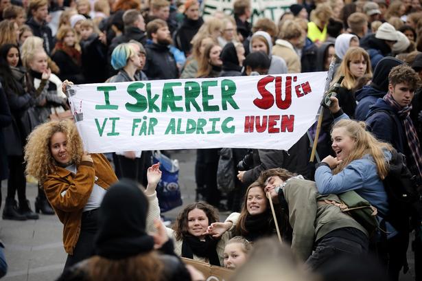 Demonstrationer mod nedskæringer på uddannelse