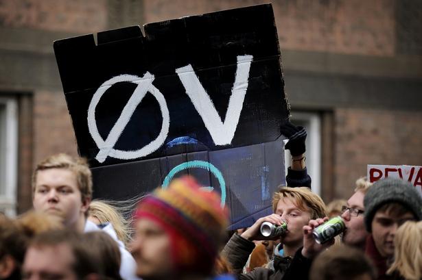 Demonstrationer mod nedskæringer på uddannelse