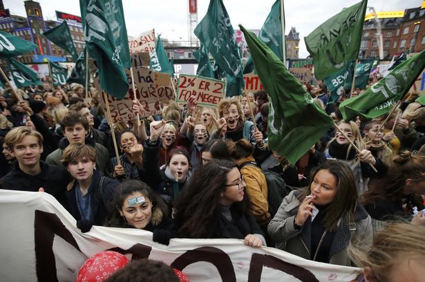 Demonstrationer mod nedskæringer på uddannelse