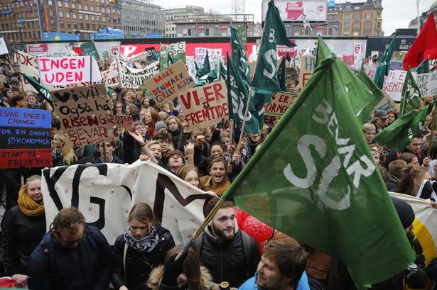 Demonstrationer mod nedskæringer på uddannelse