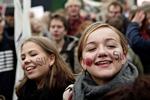 SU. 90 gymnasier nedlagde undervisningen og tusinder af studerende samledes torsdag eftermiddag i København i protest mod planlagte nedskæringer i SU'en. 