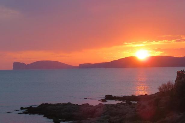 Sardinien. Den smukkeste solnedgang ved Alghero. Læserfoto: Kirsten Skovvang Larsen, Frederiksberg 