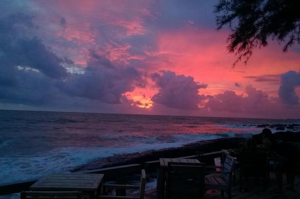 Vietnam. Solnedgang ved Mango Bay Resort på Phu Quoc Island. Et fantastisk sted i et fantastisk land. Læserfoto: John Vistisen, Sorø 