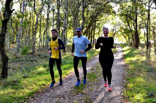 EKSPEDITION. Også for løberne fra Varde Park Løb var det en øjenåbner, da de skulle lægge ruten til Margueritløbet i klitplantagen. Foto: Susanne Nielsen 