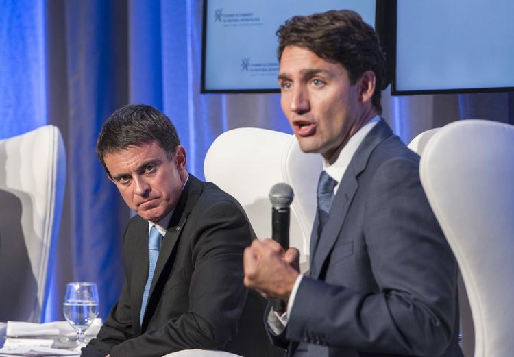 Skuffet. Canadas regeringsleder, Justin Trudeau (t.h.), understregede torsdag, at det vil være yderst skuffende for hele verden, hvis ikke EU kan enes om at godkende den ellers færdigforhandlede frihandelsaftale med Canada. Ordene faldt under et møde med Trudeaus franske kollega, Manuel Valls. 