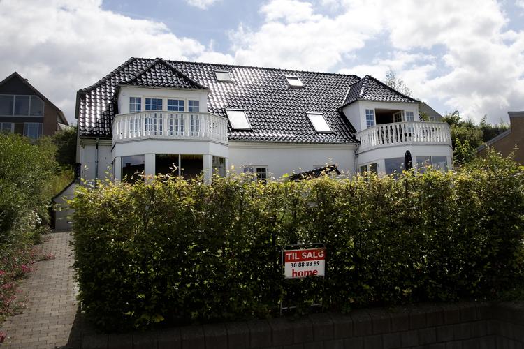 Gene. Genskin fra sortglaserede tag kan genere naboerne. Billedet her er taget i en anden forbindelse. 
