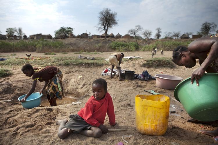 Staten, private virksomheder og NGO'er skal i langt højere grad samarbejde om dansk udviklingsbistand. Billedet stammer fra Mozambique, hvor Dandia udfører udviklingsarbejde.  