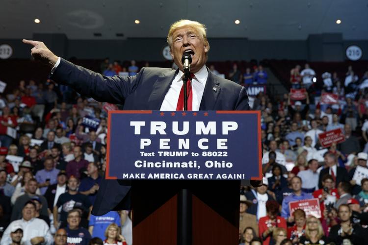 Angreb. Til sine vælgermøder holder Donald Trump ofte taler, der går i offensiven mod både det politiske system og de amerikanske medier. 