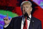 Hun må være på stoffer. Der kan ikke være anden forklaring, mener Trump og siger samtidig, at de før den næste debat i Las Vegas på onsdag bør narkotestes begge to. 