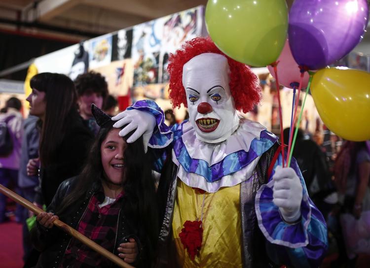 KLAMT. Mød Pennywise, den ubehagelige klovn som gyserforfatteren Stephen King skabte i bogen If fra 1986. 