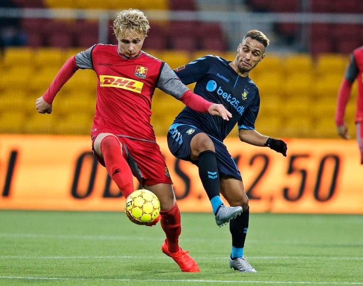 Komet. Victor Nelsson er kun 18 år, men han har bare tabt i en af de fem kampe, han er startet inde for FCN. Selv afviser han dog, at holdets stabilitet er hans fortjeneste: ”Gid det var sådan… Ej, jeg synes, at vi har en god spirit og en god stemning i truppen”, sagde han med et smil efter 1-1 mod Hany Mukhtar og Brøndby. Foto: Jens Dresling 