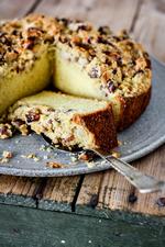 Streusel-toppingen med pekannødder både pynter og smager. Variér eventuelt med andre slags nødder. 