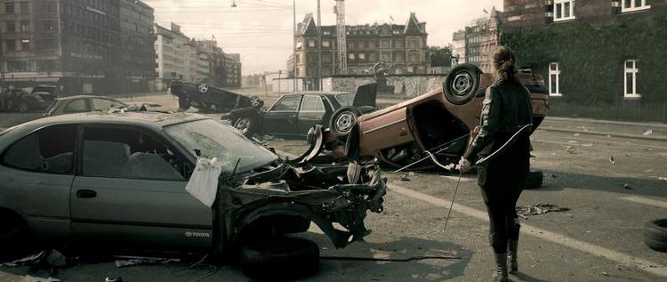 Zombiefilm. Når skuespilleringe Simone Lykke bevæger sig rundt i et apokalyptisk, zombiehærget København, er det visuelt så veludført og tidsmæssigt så overskueligt, at man kan se det interessante i zombiefilm.