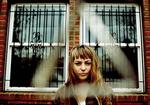 Opgradering. Sidst Angel Olsen spillede i København, fyldte hun Ideal Bar under Vega. Denne gang er scenen noget større. 