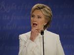 Hillary Clinton forfølges af flere dårlige sager. 