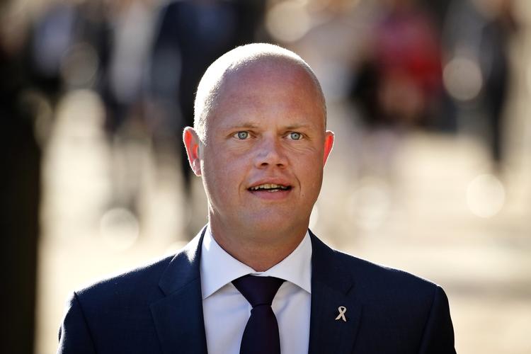 Studietur. Forsvarsminister Peter Christensen var inviteret til Strasbourg med sin kæreste af Morten Messerschmidt på Melds regning. 