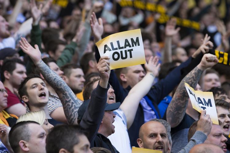 FARVEL. Adskillige gange har Hull Citys fans protesteret imod ejeren Assem Allams disposition i klubben. Nu kan det være, de slipper af med ham. 