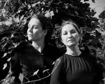 Fællesbog. Mette Moestrup og Naja Maria Aidt har skrevet en digtsamling sammen. De har tidligere, sammen med dramatikeren Line Knutzon, skrevet fællesbogen 'Frit flet'. Foto: Mikkel Tjellesen 