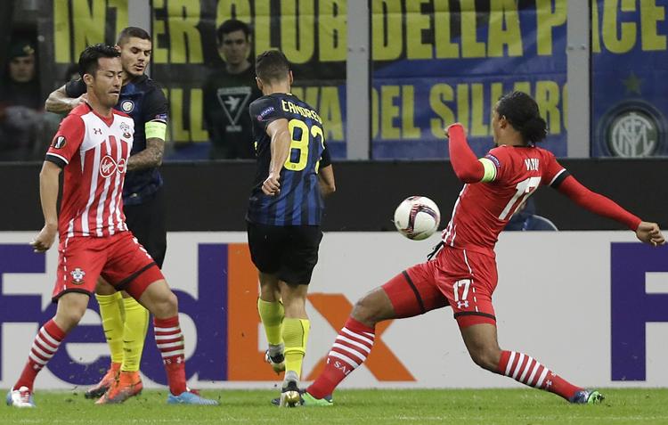 KASSE. Antonio Candreva banker bolden i mål med en superafslutning for Inter mod Southampton. 