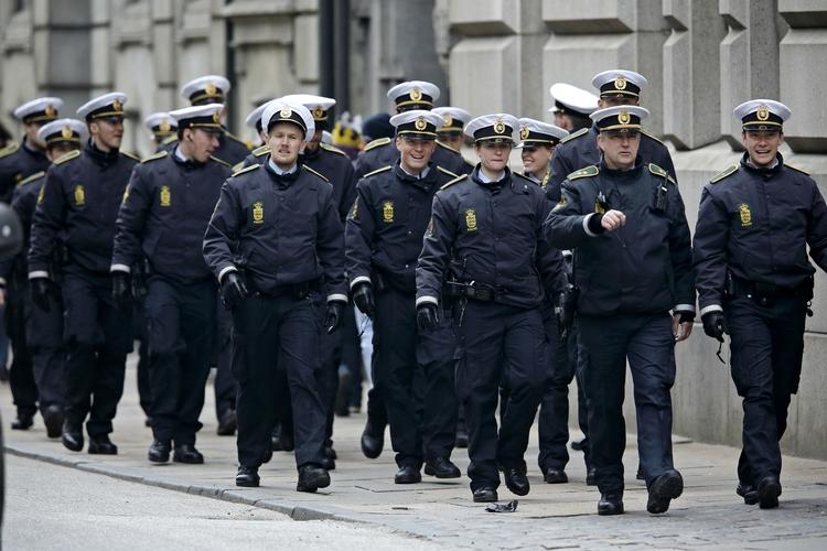 Overarbejde. Ifølge Rigspolitiet er mængden af overarbejde for politiet oversteget en million timer. Det svarer til to en halv uges afspadsering for samtlige 9.552 fastansatte polititjenestemænd. Arkivfoto: Jens Dresling 