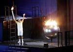 UTYSK. Det eneste, der er helt tysk ved dette billede af Vanderlei da Lima, der tændte den olympiske ild i Rio tidligere på året, er fotografen. Nærværende skribent ser gerne, at legene permanent flytter til forbundsrepublikken i hjertetaf Europa. 