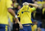Nedtur. Brøndbys Johan Larsson græmmer og gemmer sig efter et nederlag til Viborg tidligere i denne sæson. 