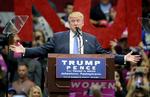 Donald Trump fortæller sine tilhængere, at de dårlige meningsmålinger er manipulerede. Arkivbillede. 
