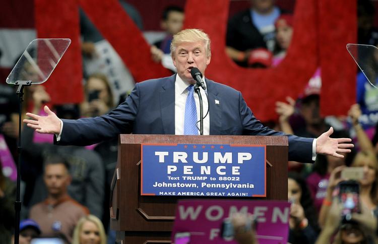 Donald Trump fortæller sine tilhængere, at de dårlige meningsmålinger er manipulerede. Arkivbillede. 