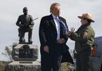 I Gettysburg nær den historiske slagmark varslede Trump et opgør med Washingtons establishment - og fik en rundtur i Gettysburg National Military Park. 