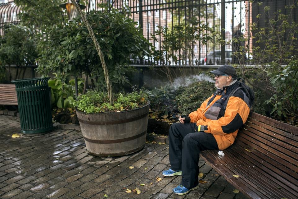 I et af hjørnerne, ud mod H.C. Andersens Boulevard, var der ingen dekorationer og derfor plads til, at man kunne tage en pause fra halloweenshowet. 