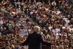 Flertal. Donald Trumps kampagne er i vanskeligheder. Men USA's hvide majoritet ville stadig foretrække Trump 