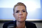 indrømmelse. »Det burde vi selv have set, men det gjorde vi ikke, og det er beklageligt«, siger Inger Støjberg (V) på samråd om problem med integrationsydelsen. 