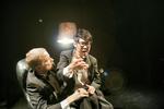 Makkerpar. Jacob Yoon Egeskov Nossell har stykket igennem Kristoffer Fabricius ved sin side som ven, udfordrer og publikums ambassadør. Foto: Per Morten Abrahamsen 